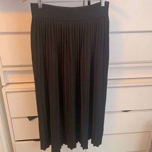 Banana Republic Pleated Black Midi Skirt